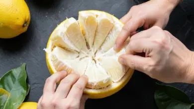 Jak oloupat a jíst pomelo správně - ilustrační foto