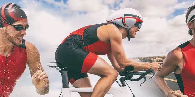 Sportovci v akci: cyklistika a plavání pro energetický metabolizmus