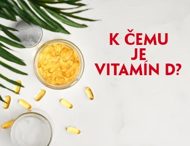 Žluté tobolky s vitamínem D v skleněné mísce.