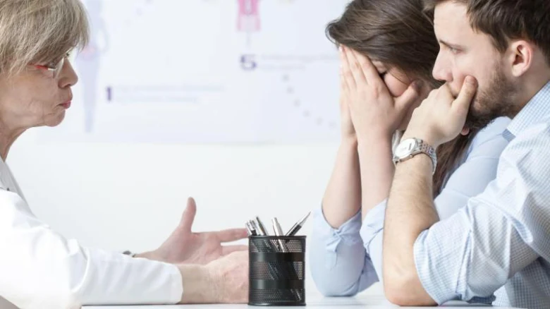 Lékařina poradenství s pár o zdravotním problému